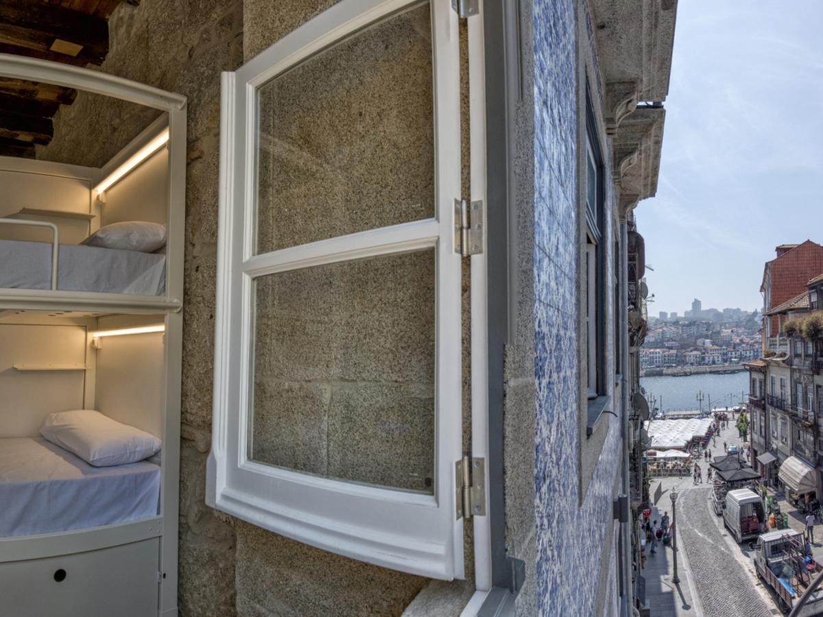 Bluesock Hostels Porto Ngoại thất bức ảnh A window in Lisbon, Portugal
