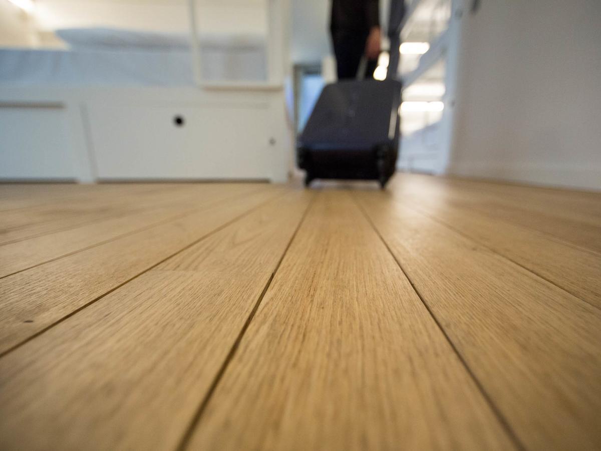 Bluesock Hostels Porto Ngoại thất bức ảnh Laminate flooring
