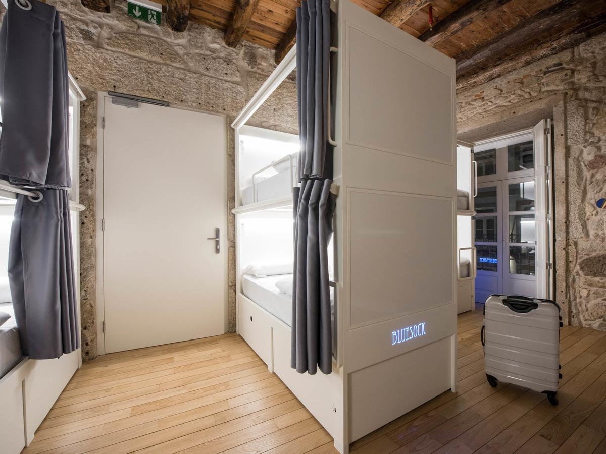Bluesock Hostels Porto Ngoại thất bức ảnh A capsule hotel in Barcelona, Spain