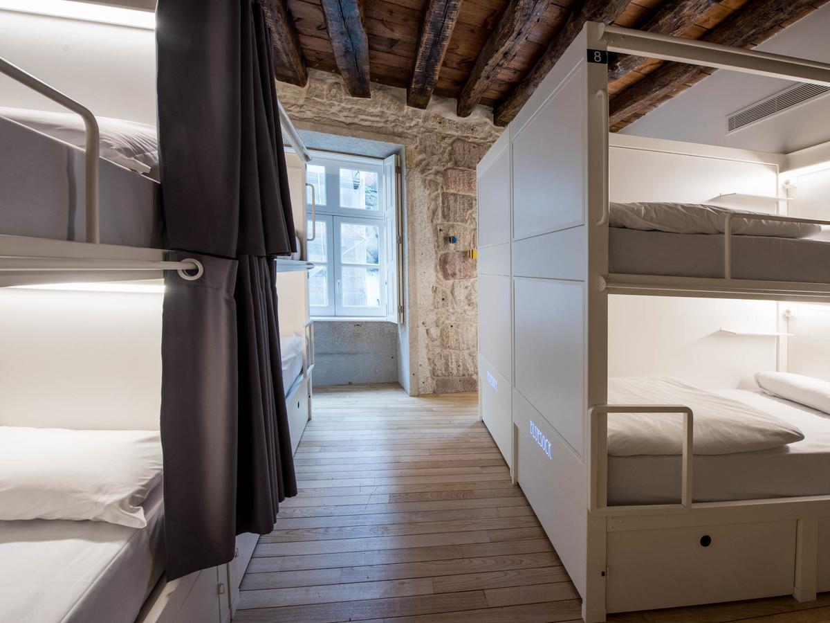Bluesock Hostels Porto Ngoại thất bức ảnh Hostel room in Berlin